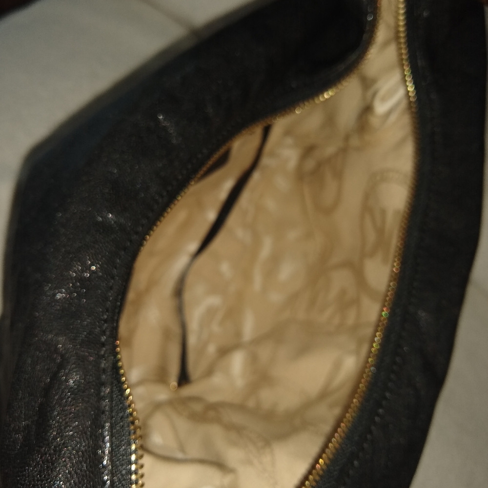 Michael Kors Beverly black leather hobo. - Picture 12 of 13
